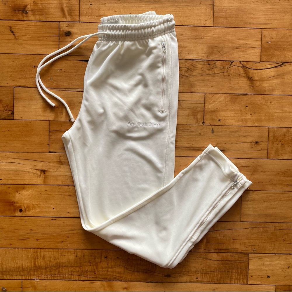 🤍 Bright White Standard Cloth / Urban Outfitters Joggers - Size Small
